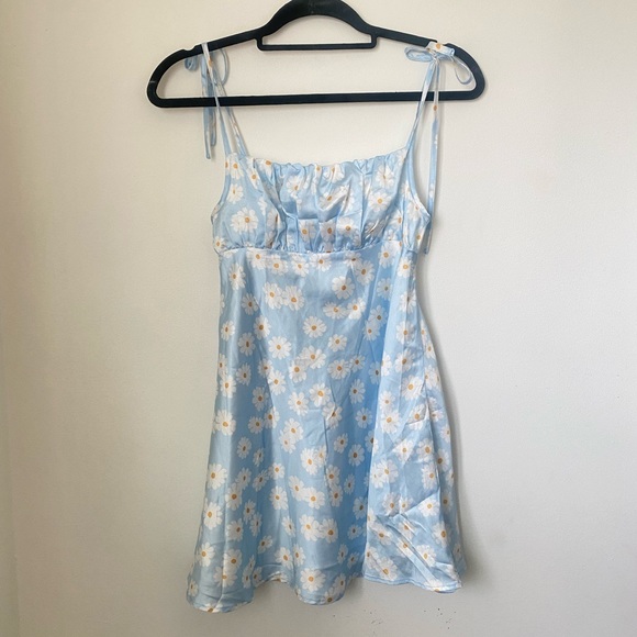 Dresses & Skirts - Daisy print dress